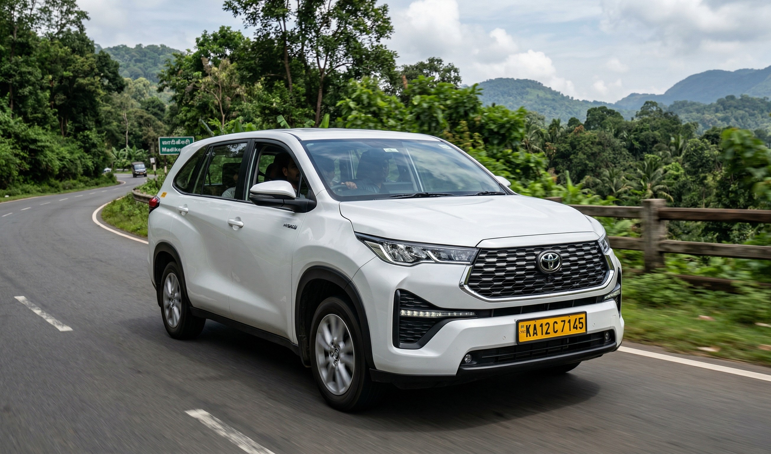 Toyota Innova Hycross